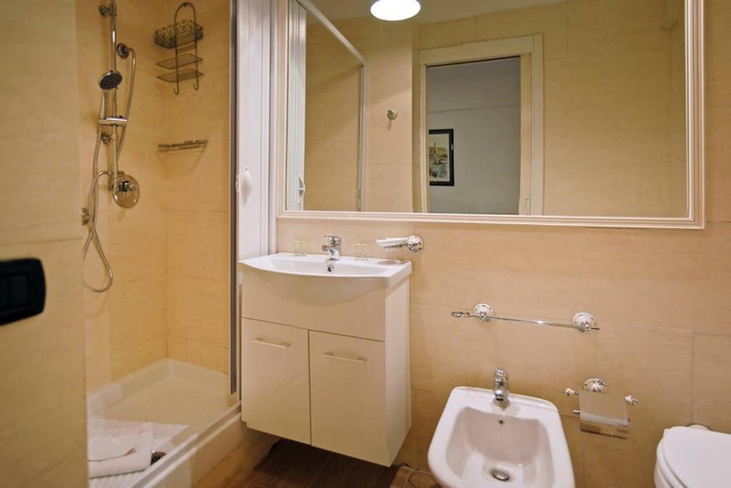 Vatican Luxury Apartment With Terrace - 7 People Rome Bagian luar foto